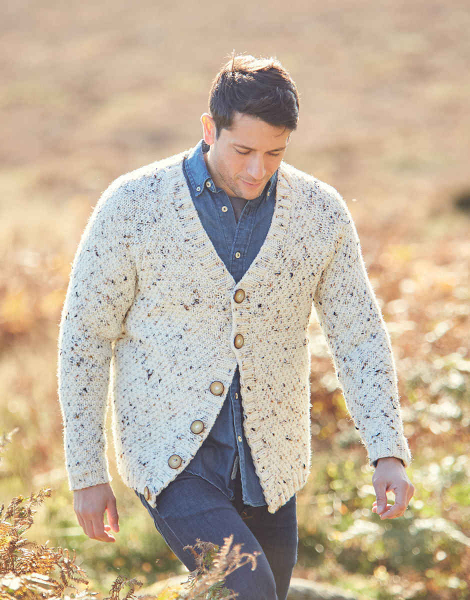 Pattern - Man’s a cardigan in Bonus Chunky 8294