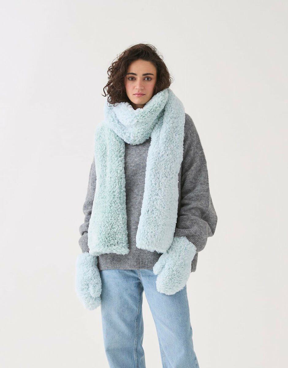 Pattern - Scarf & Mittens in Alpine by Sirdar 10816