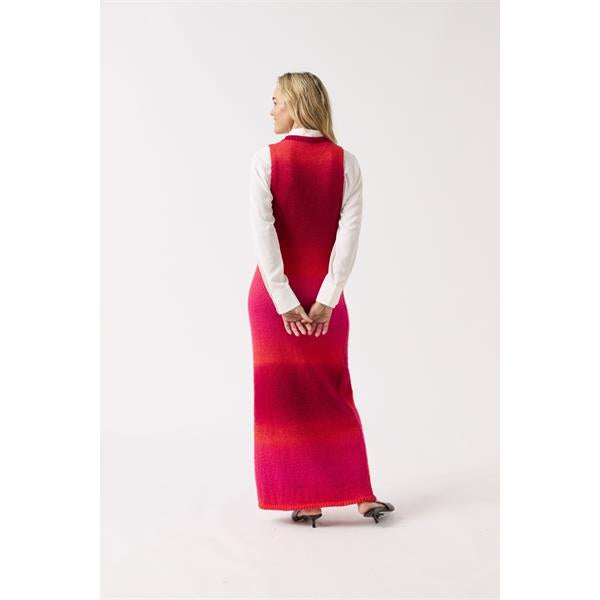 Pattern - Sleek Sleeveless Maxi in Jewelspun Ombre Aran 10846