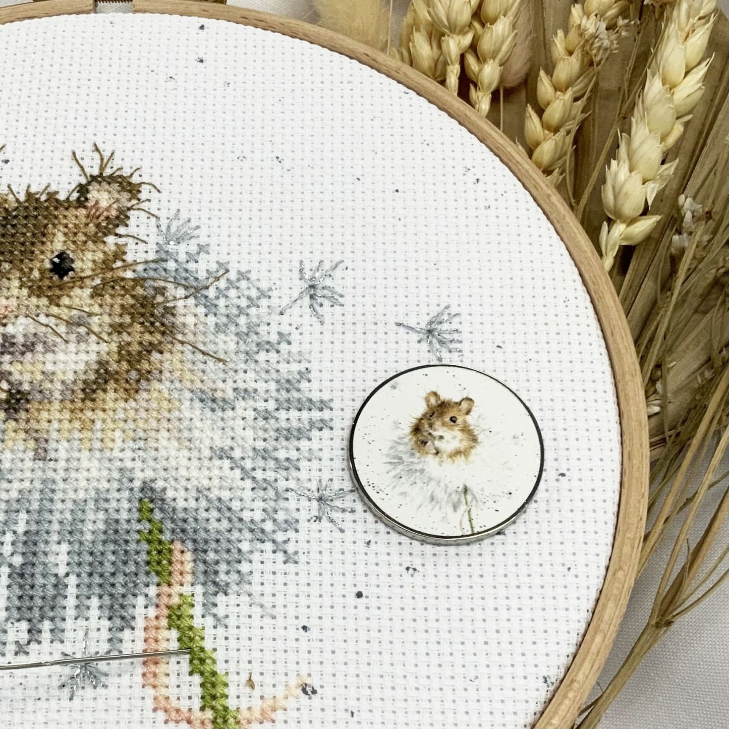 Hannah Dale Dandelion Clock Needle Minder