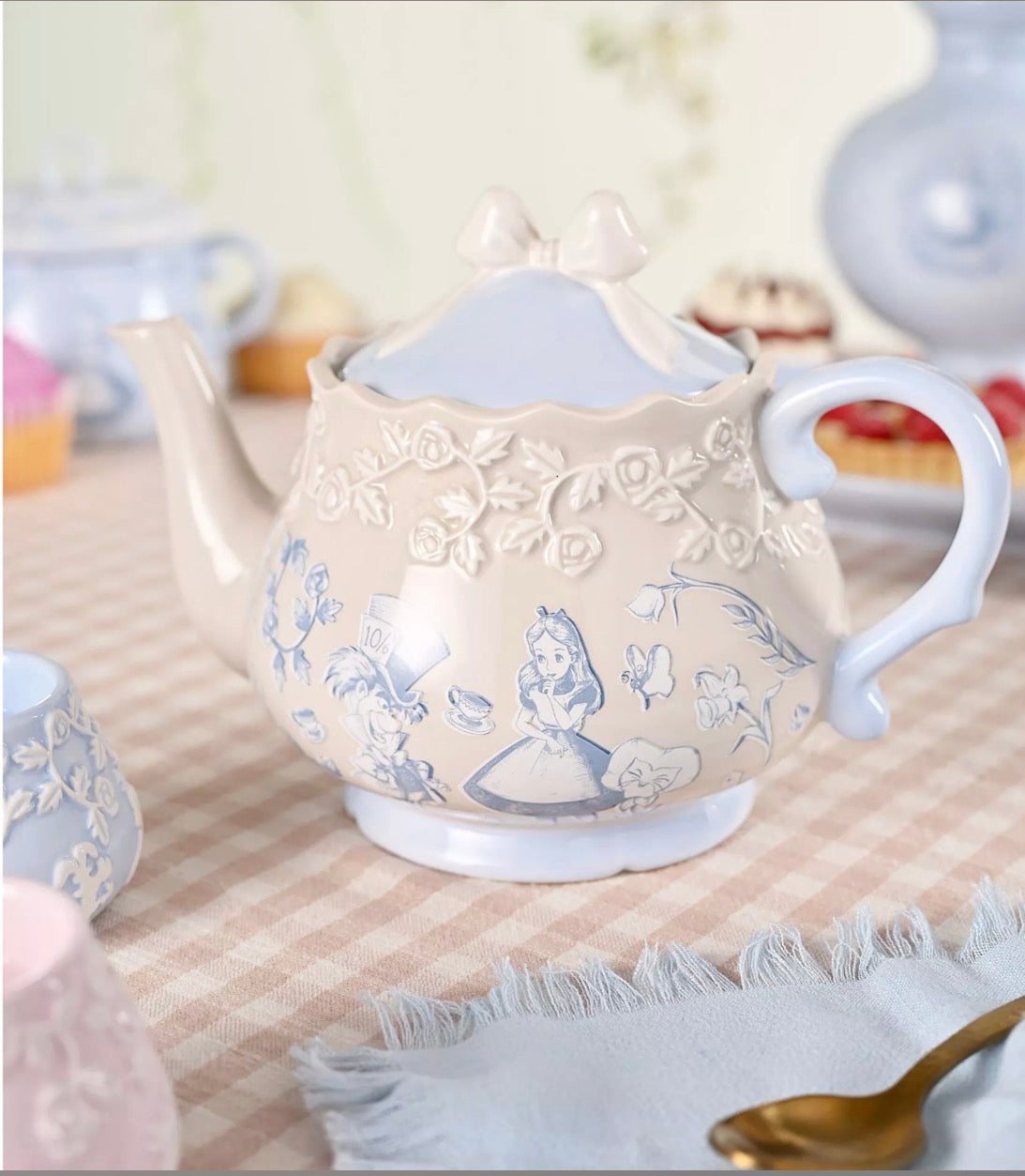 Disney Alice In Wonderland Tea Pot