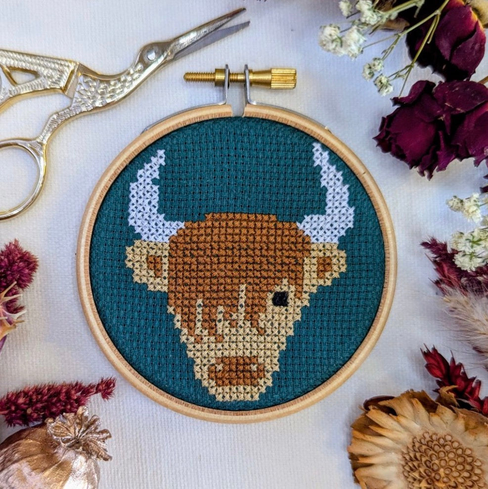 Paraffle Mini Highland Coo Cross Stitch Kit