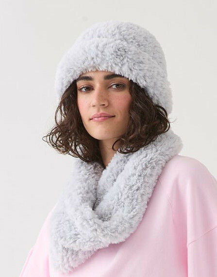 Pattern - Fluffy Snood & Hat Knitting Pattern 10815
