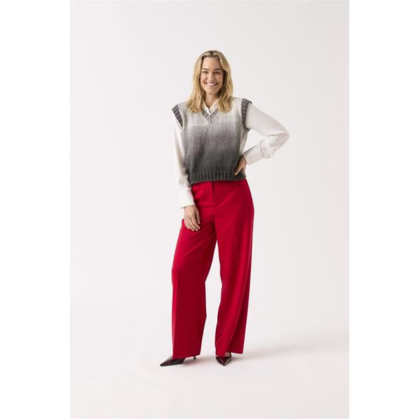 Pattern - Vest in Show Pullover in Jewelspun Ombre Aran 10844